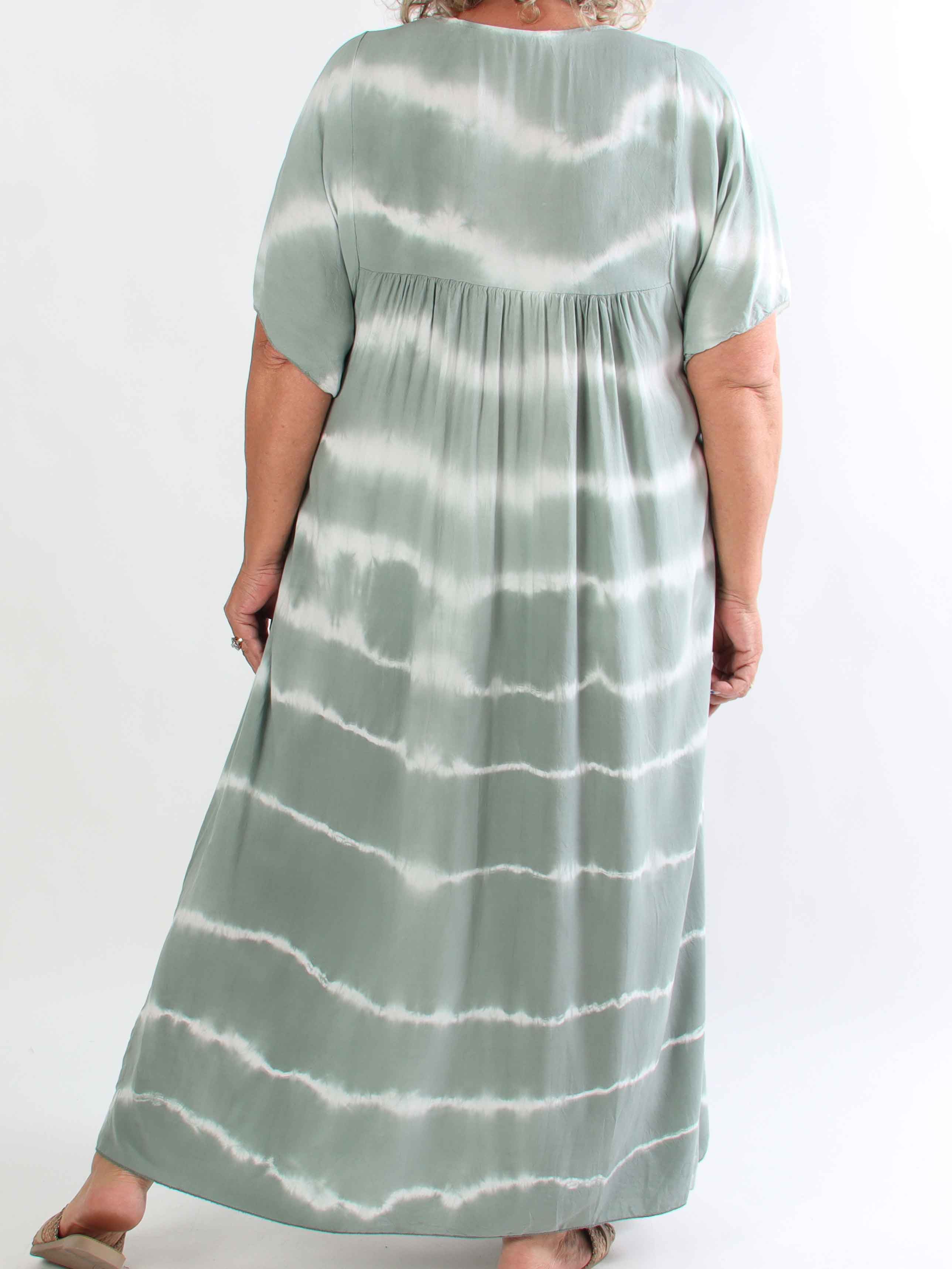 Safira - Let og luftig plus size kjole i bomuld med batikfarvet mønster